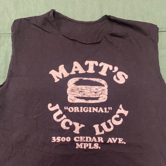 Matt’s Original Juicy Lucy cheeseburger. Men’s med - Picture 1 of 3